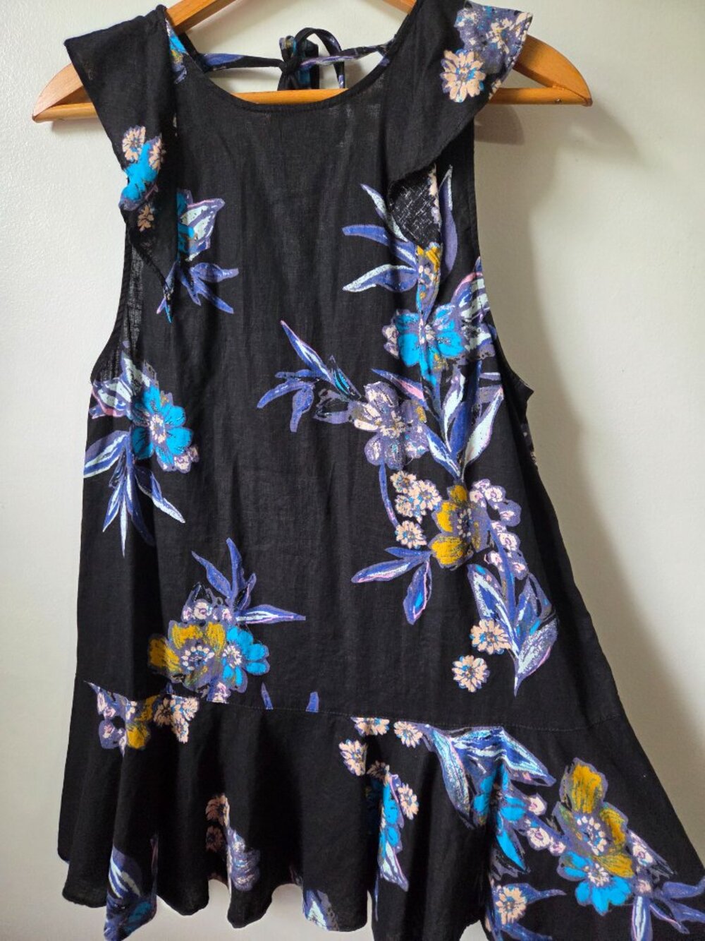 EUC LIKE NEW FREE PEOPLE MINI FLORAL DRESS RUFFLED SIZE SMALL